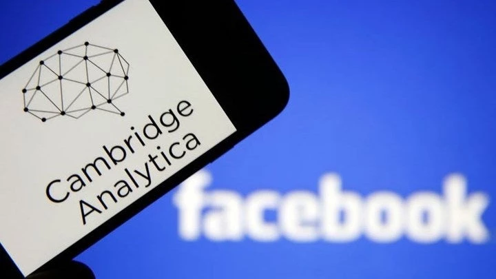 Ραγδαίες εξελίξεις στην παγκόσμια αγορά – Μετά το σκάνδαλο με το Facebook σε πτώχευση η Cambridge Analytica